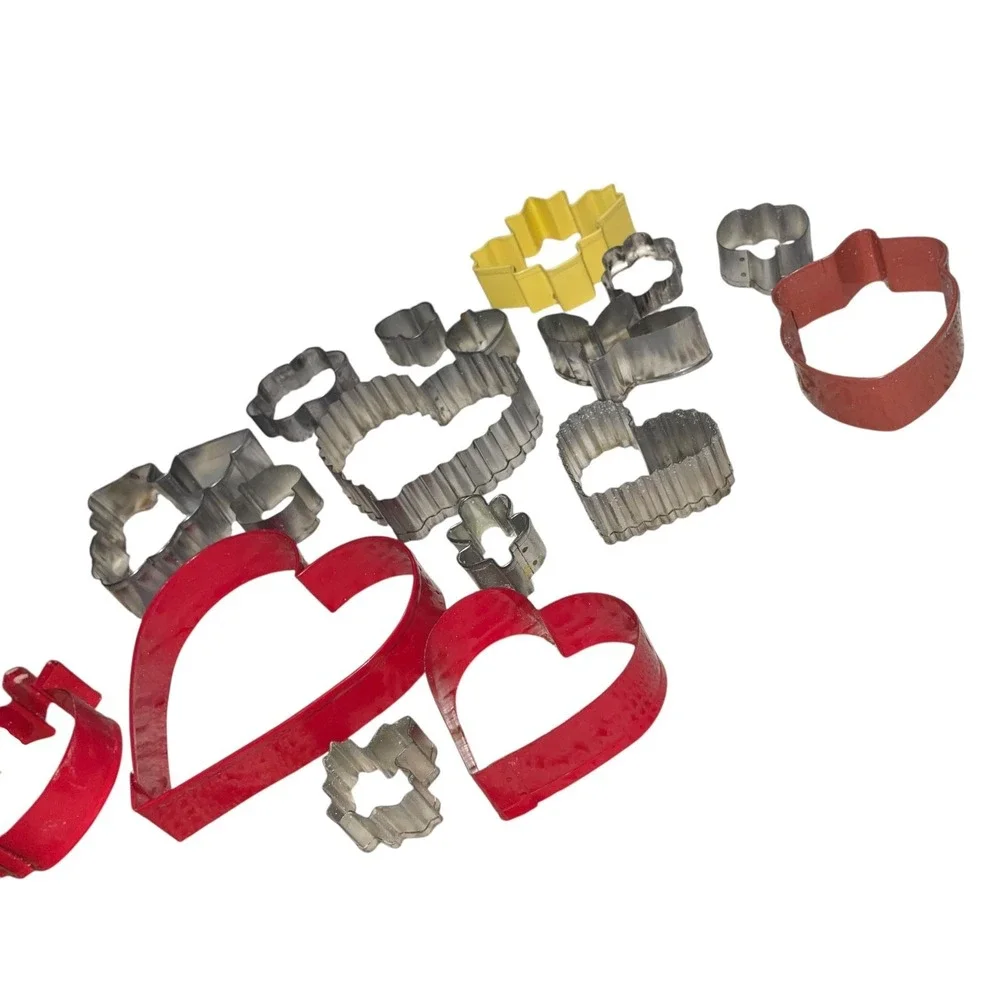 Vintage Cookie Cutter Lot‎ Hearts Apple Angel Metal 17